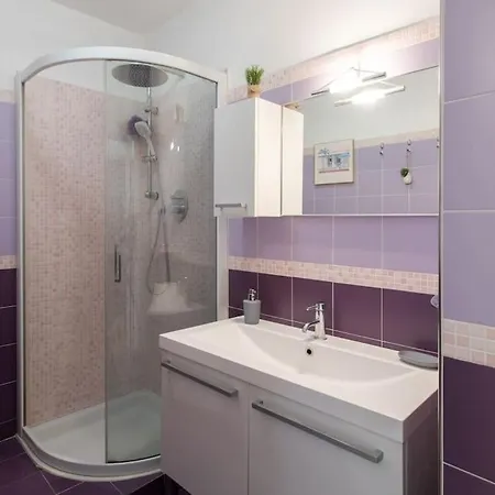 A10 - 1 Bdr Heart Of Juan Les Pins 5 Min Sea - Ac & Balconies *