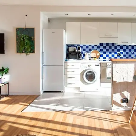 Apartment A10 - 1 Bdr Heart Of Juan Les Pins 5 Min Sea - Ac & Balconies Antibes